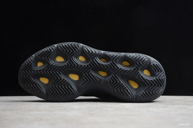 Black Yeezy Boost 700 V3 H67799 Adidas 0829
